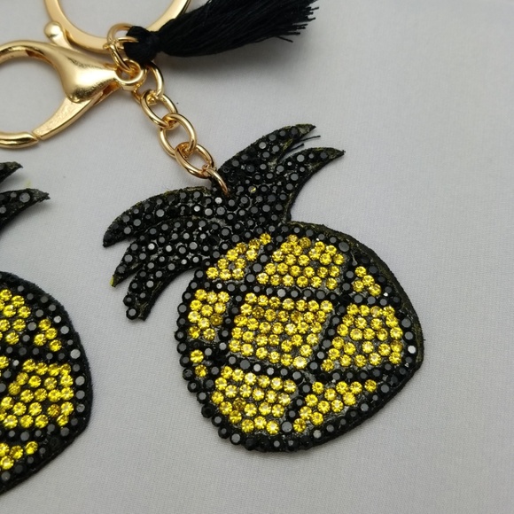 Pineapple Keychain - Picture 3 of 4